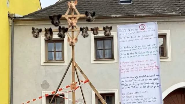 Дорогой "обычай": штраф в 15 000 евро за свиные головы на 30-летие