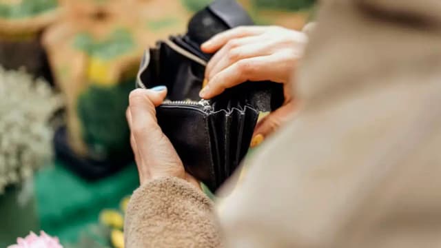 Нет конца кризису: кошельки пустеют, доверие к экономике падает