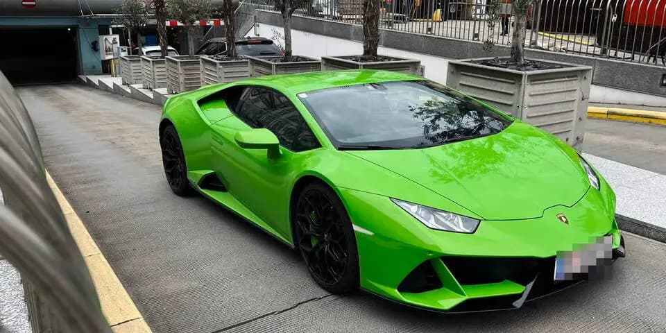 «Показуха» в Пратере: парень в арендованном Lamborghini стал жертвой нападения