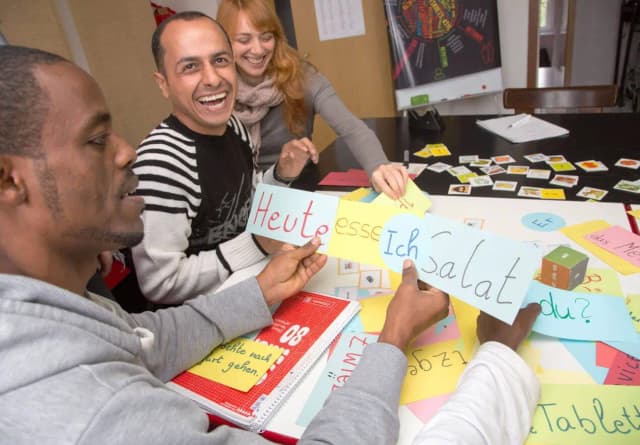 Каждый четвертый беженец намеренно «проваливает» курс немецкого