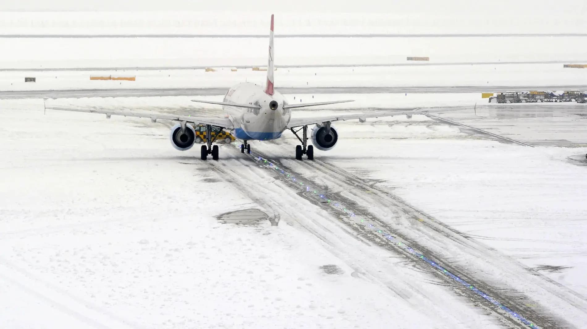 Ледяной апокалипсис: остановка работы аэропорта, 70 аварий на дорогах и предупреждения ÖBB