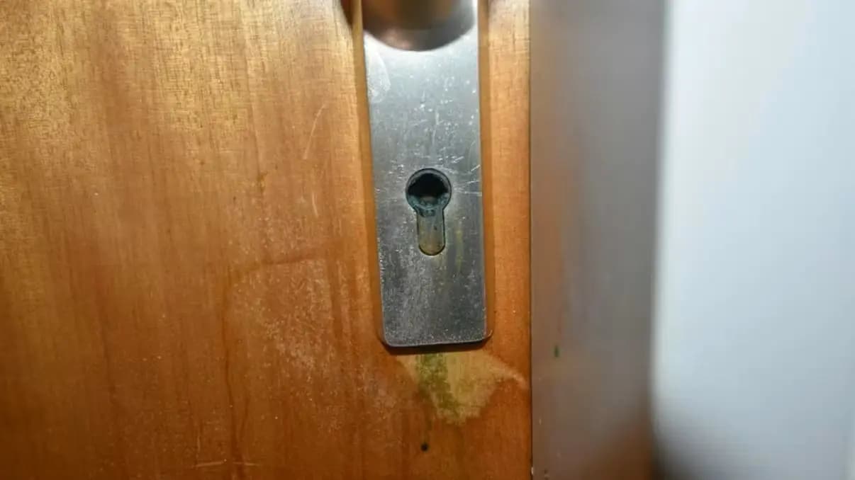 Серия продолжается: банда, травящая дверные замки кислотой, снова вернулась в Вену