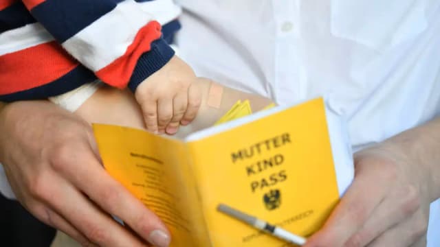 Только три варианта: правительство меняет правила записи пола в паспорте "Eltern-Kind-Pass"