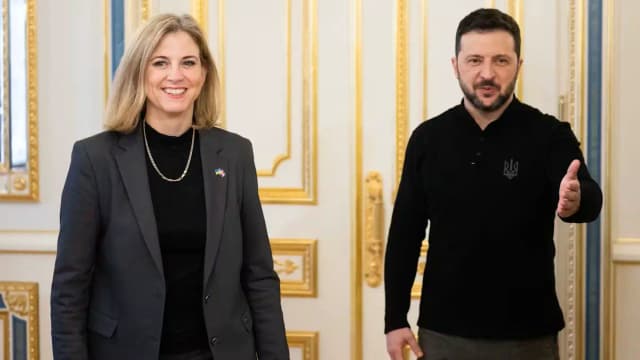 Четвертый визит Майнль-Райзингер на Украину: орден, скандал и обвинения в "военном туризме"