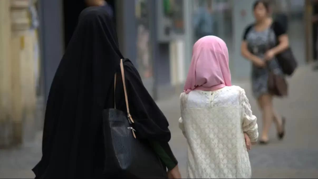 Жестокая экономия или справедливость?  История сирийской семьи, оставшейся с 1 285 евро вместо 3 000, поляризовала австрийское общество