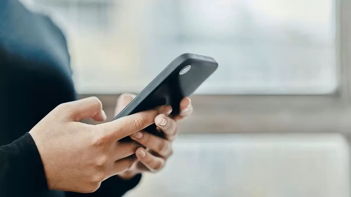 Звонок, SMS, чат: RTR предупреждает о новой реальности, где доверять нельзя никому