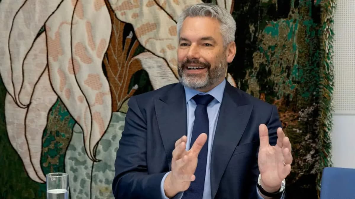 Экс-канцлер Австрии Нехаммер займётся восстановлением Украины