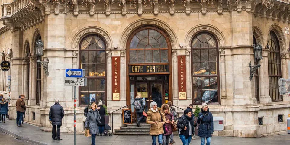Кофейная легенда Вены уходит на реконструкцию: Café Central не будет принимать гостей до осени