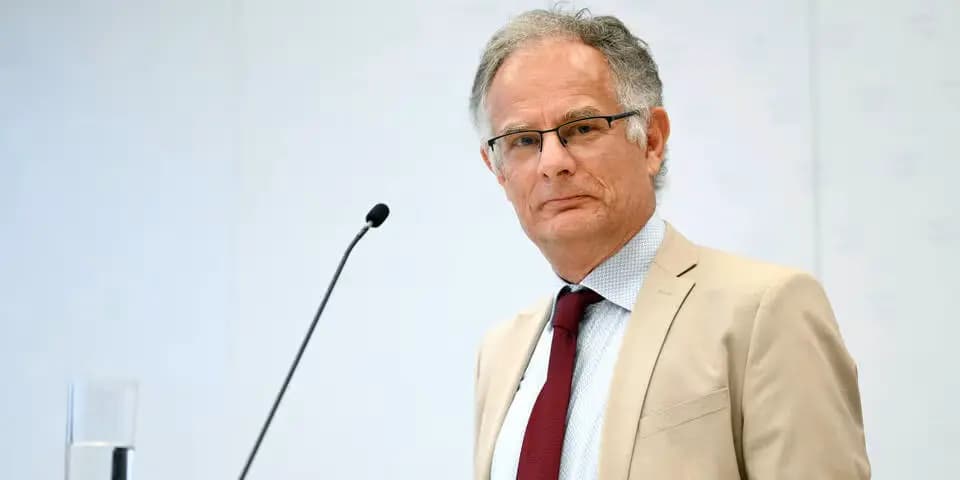 Дыра в бюджете: министр Мартербауэр хочет экономить на социальной помощи, а только Судан должен Австрии 5 миллиардов