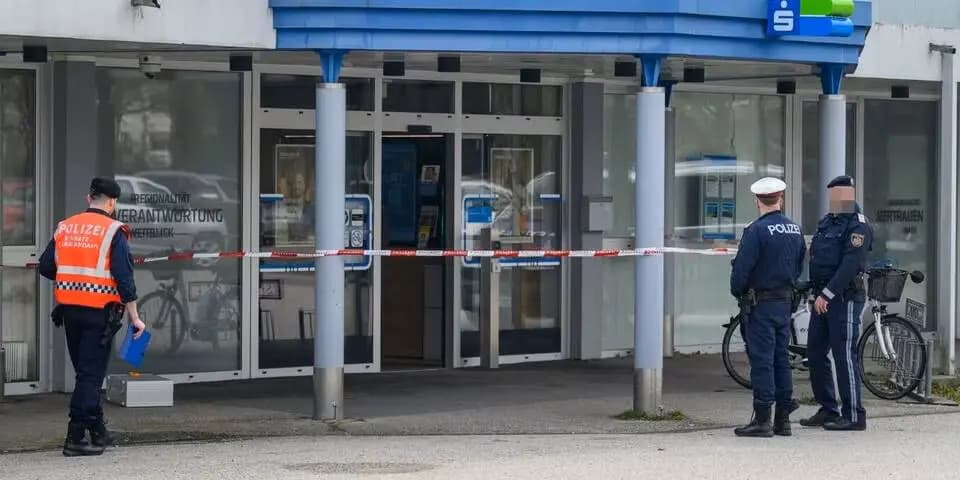 Неудачник года: преступник "ограбил" безкассовое отделение банка и довольствовался лишь личным кошельком сотрудника