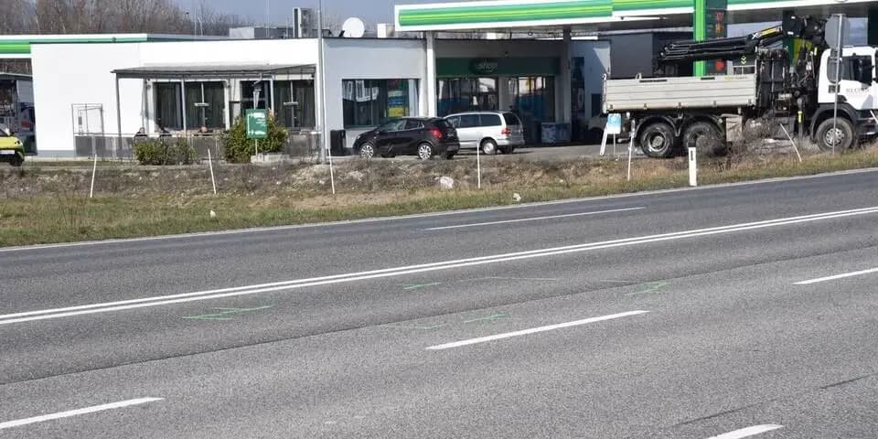 Двойной наезд со смертельным исходом: водитель скрылся, бросив умирающую женщину на дороге